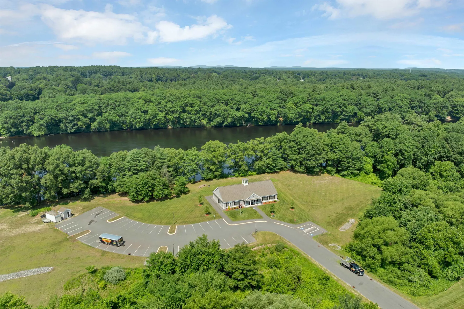 18 Weymouth Court Hudson NH 03051