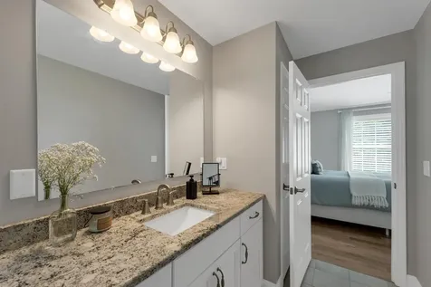 18 Weymouth Court Hudson NH 03051