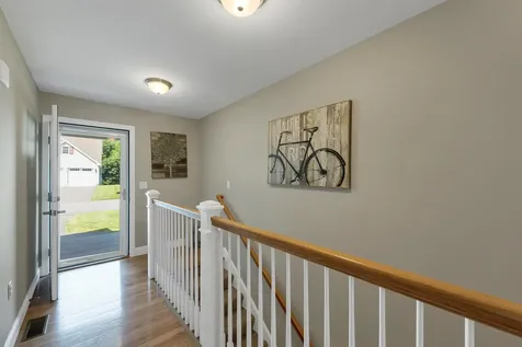 18 Weymouth Court Hudson NH 03051