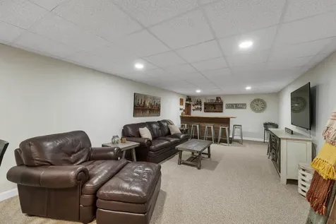 18 Weymouth Court Hudson NH 03051