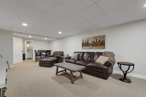 18 Weymouth Court Hudson NH 03051