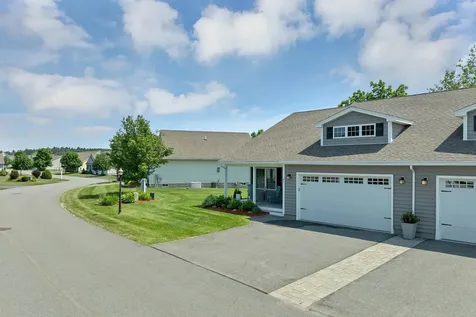 18 Weymouth Court Hudson NH 03051