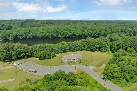 18 Weymouth Court Hudson NH 03051
