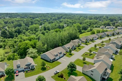 18 Weymouth Court Hudson NH 03051