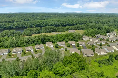 18 Weymouth Court Hudson NH 03051