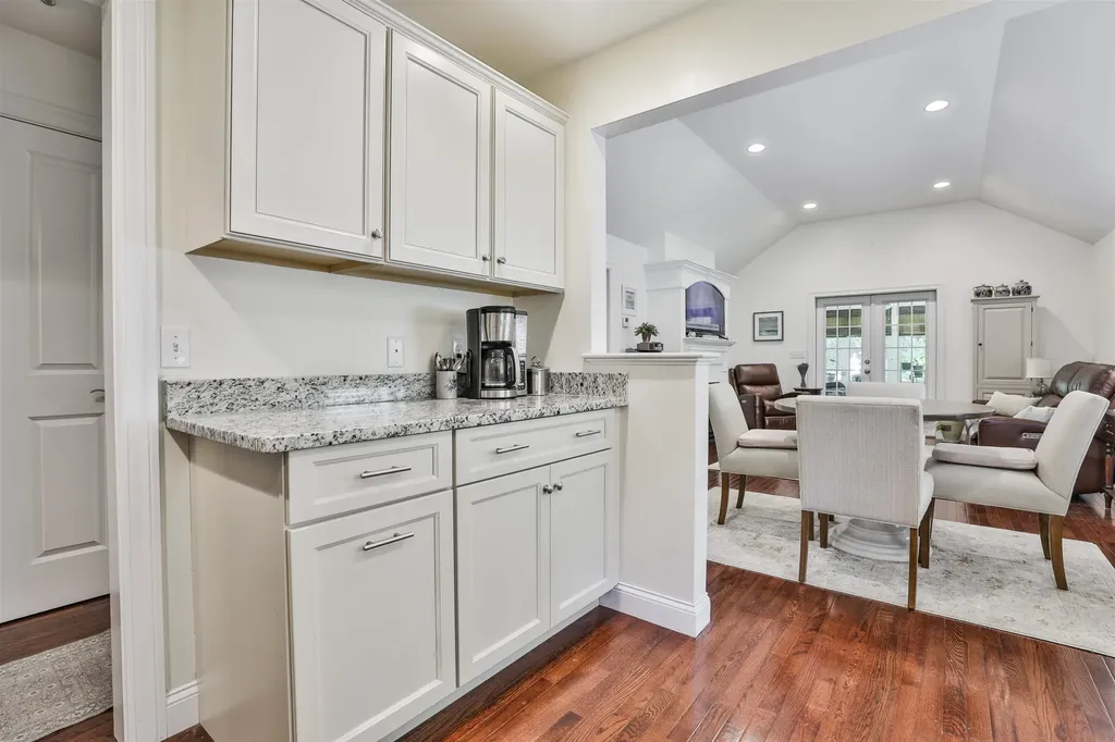 35 Furnival Road Nashua NH 03064
