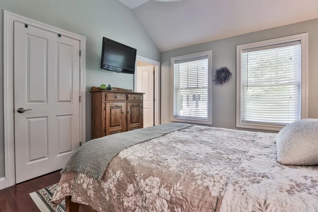 35 Furnival Road Nashua NH 03064