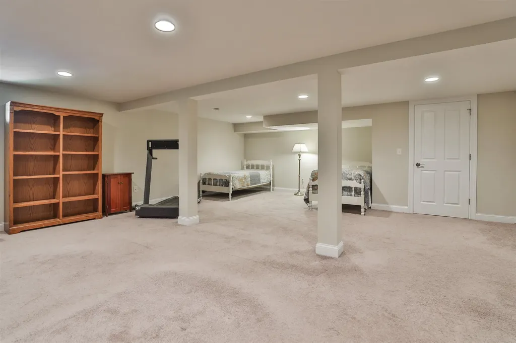 35 Furnival Road Nashua NH 03064