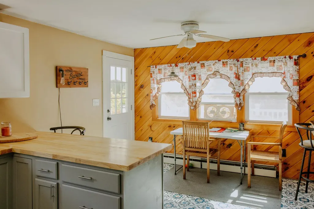 253 Farnsworth Circle Westminster VT 05158