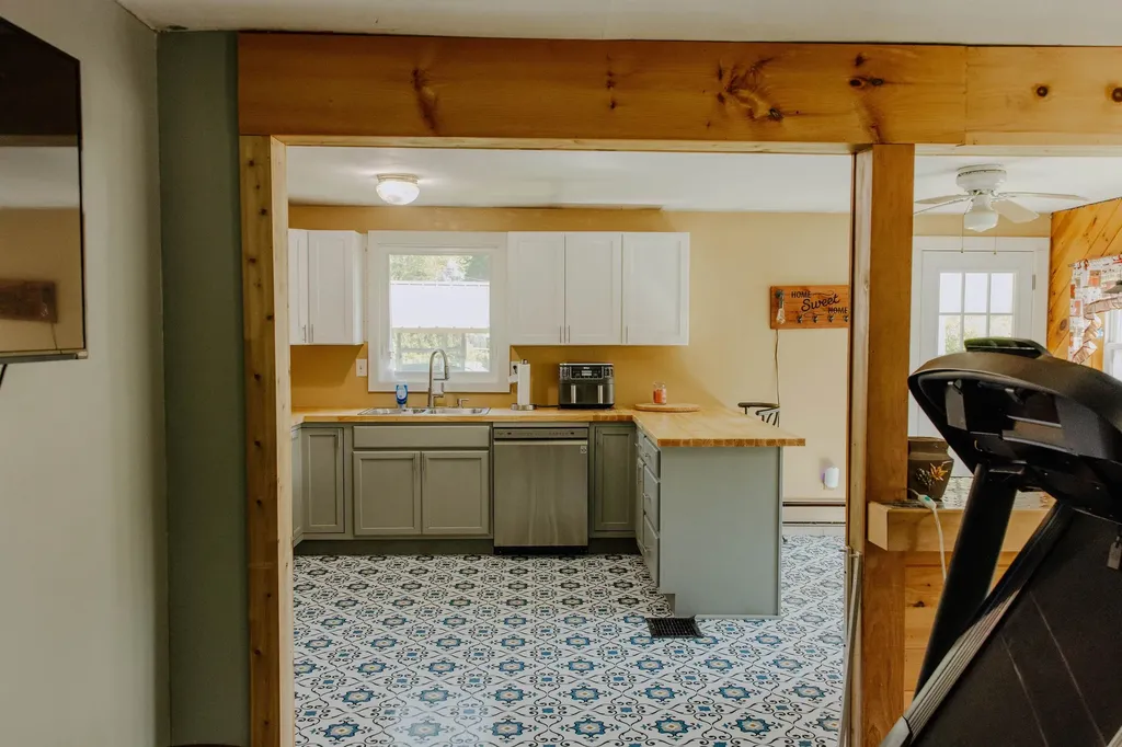 253 Farnsworth Circle Westminster VT 05158