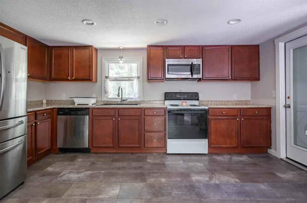 215 Fox Farm Road New Ipswich NH 03071