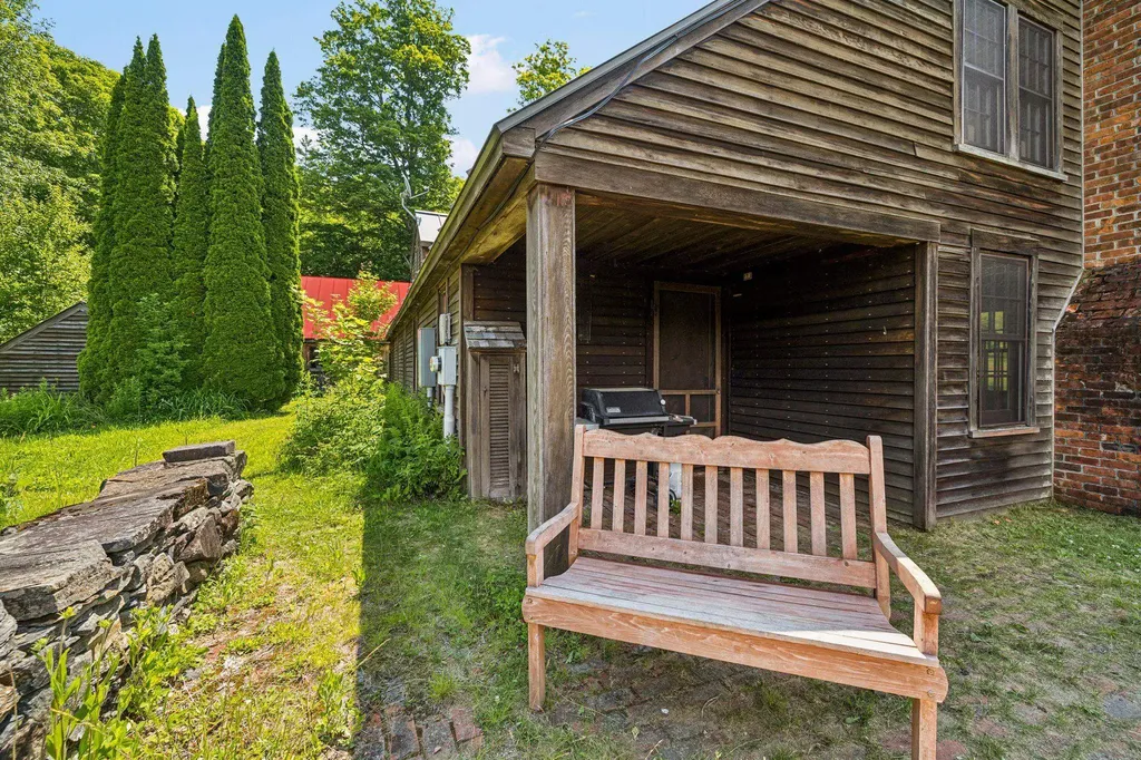 38 Ordway Road Strafford VT 05065