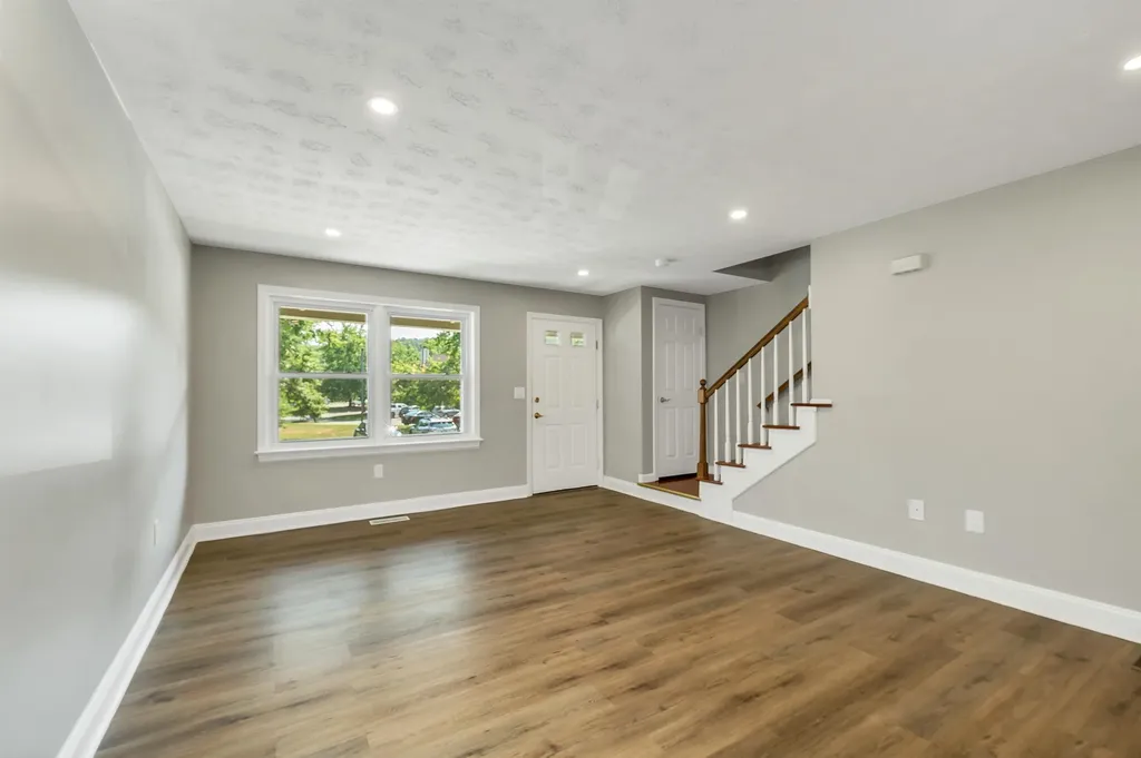 48 Cadogan Way Nashua NH 03062