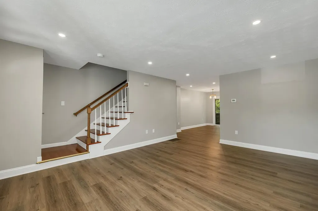 48 Cadogan Way Nashua NH 03062
