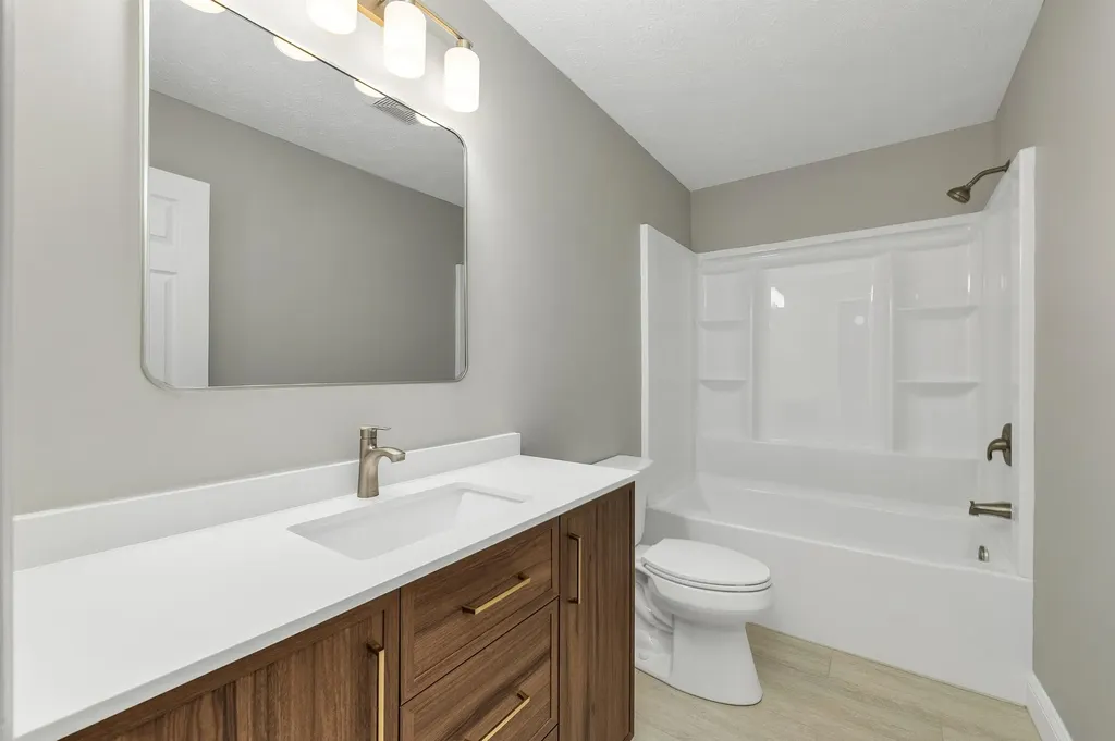 48 Cadogan Way Nashua NH 03062