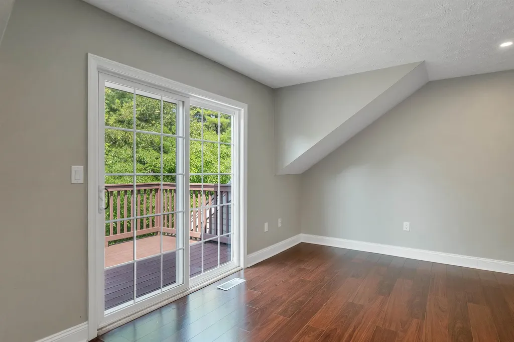 48 Cadogan Way Nashua NH 03062