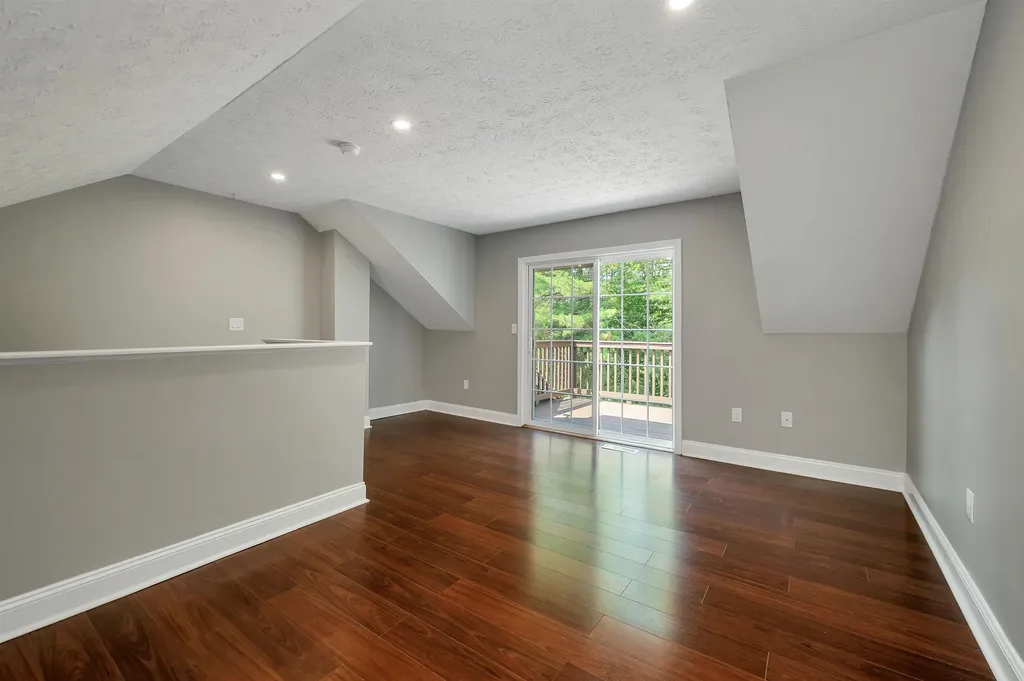 48 Cadogan Way Nashua NH 03062