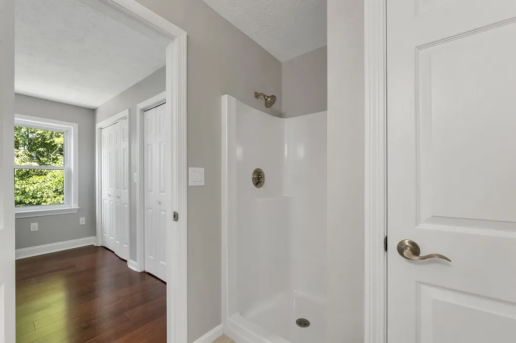 48 Cadogan Way Nashua NH 03062