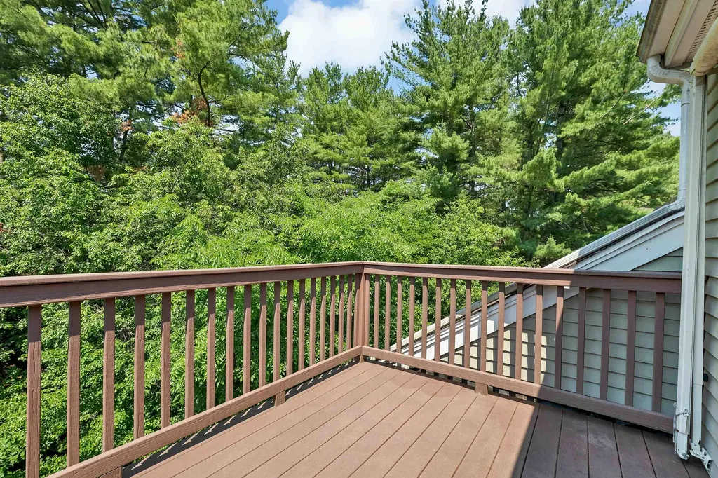 48 Cadogan Way Nashua NH 03062
