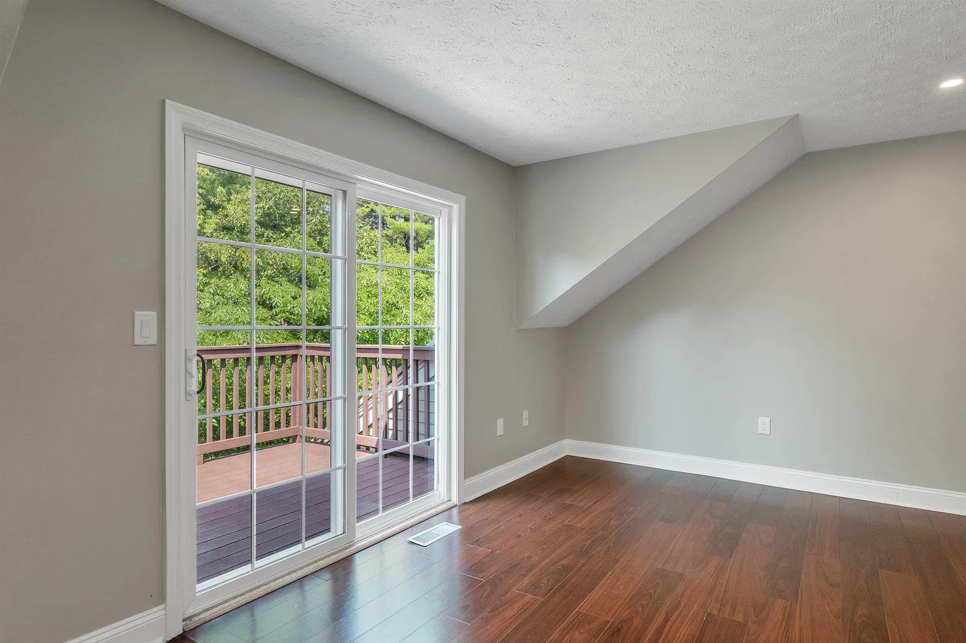 48 Cadogan Way Nashua NH 03062