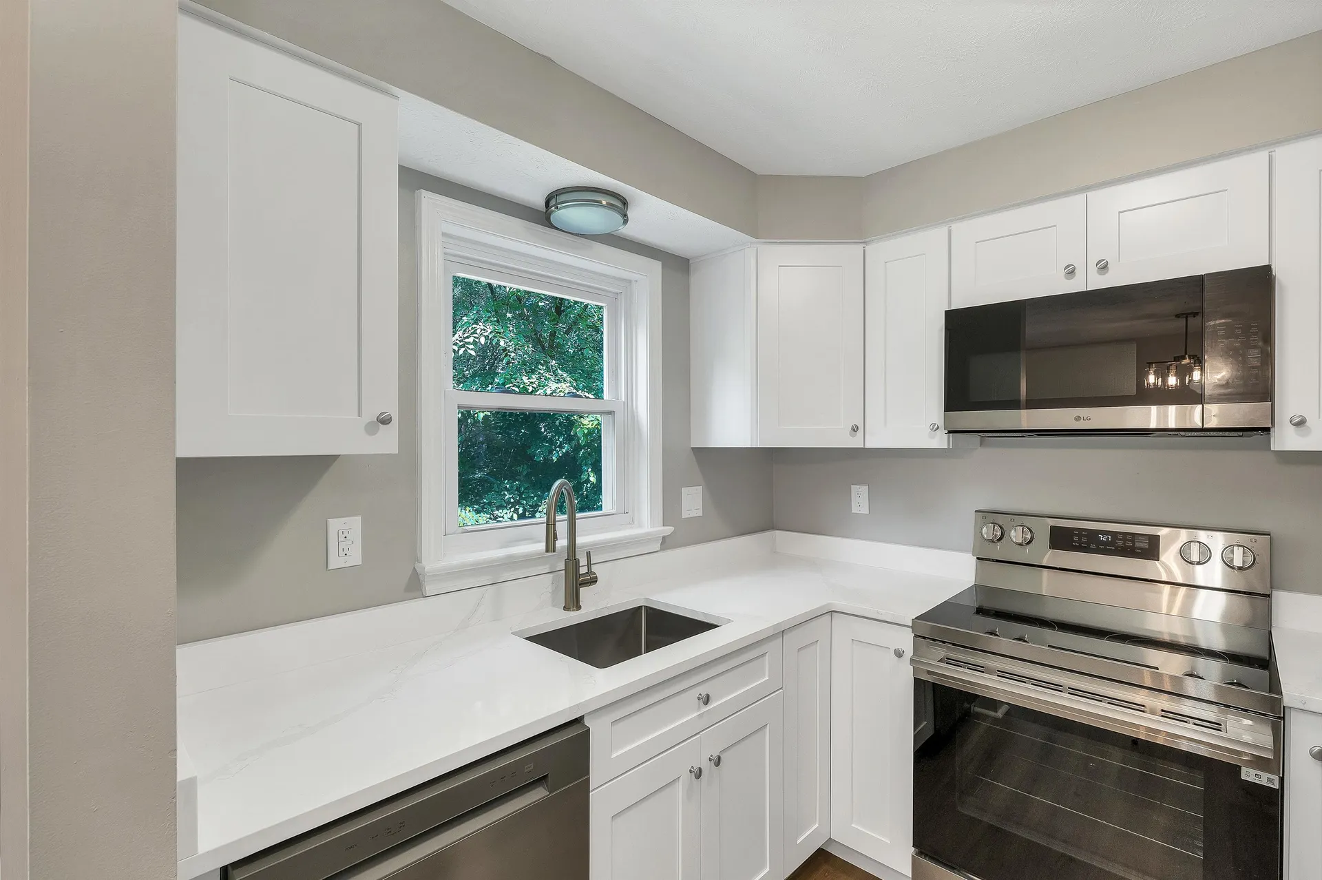 48 Cadogan Way Nashua NH 03062