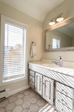 7 Lowell Street Seabrook NH 03874