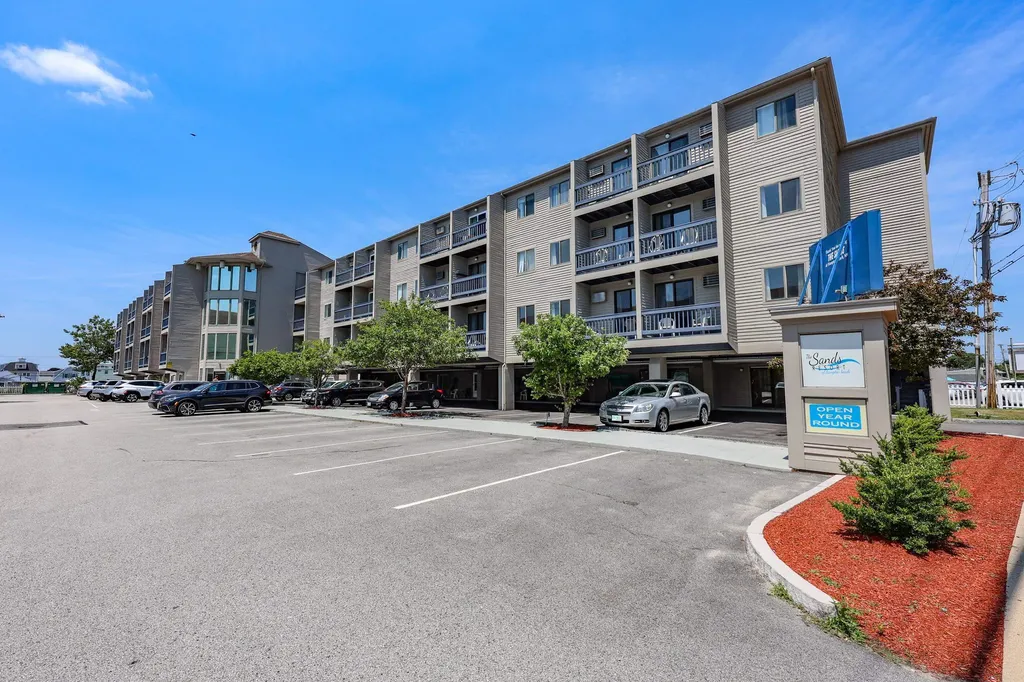 32 Ashworth Avenue Hampton NH 03842