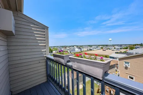 32 Ashworth Avenue Hampton NH 03842