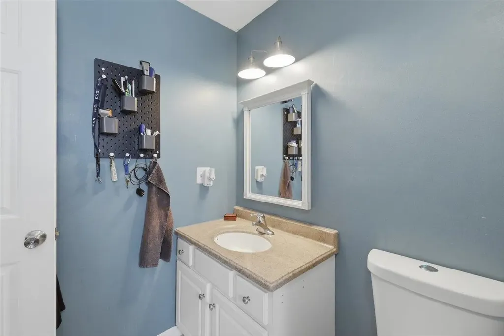 161 Forest Hill Way Manchester NH 03109