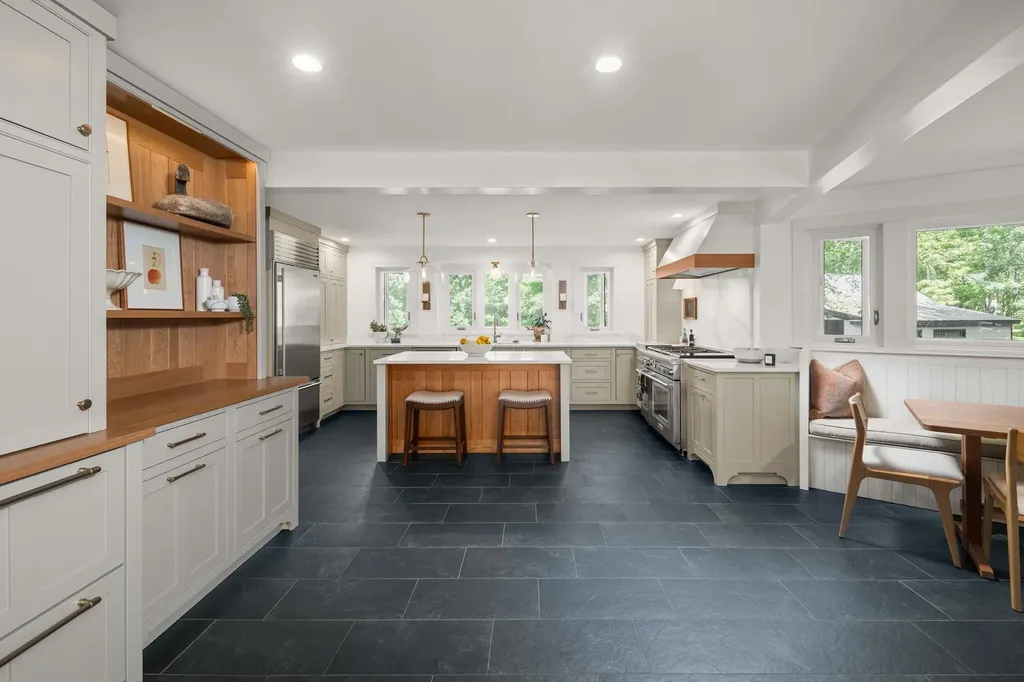 17 Pepperell Way York ME 03909