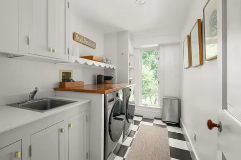 17 Pepperell Way York ME 03909