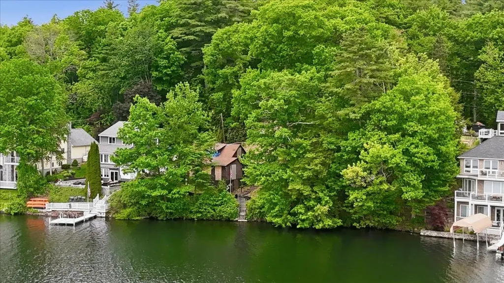 27 North Shore Road Windham NH 03087
