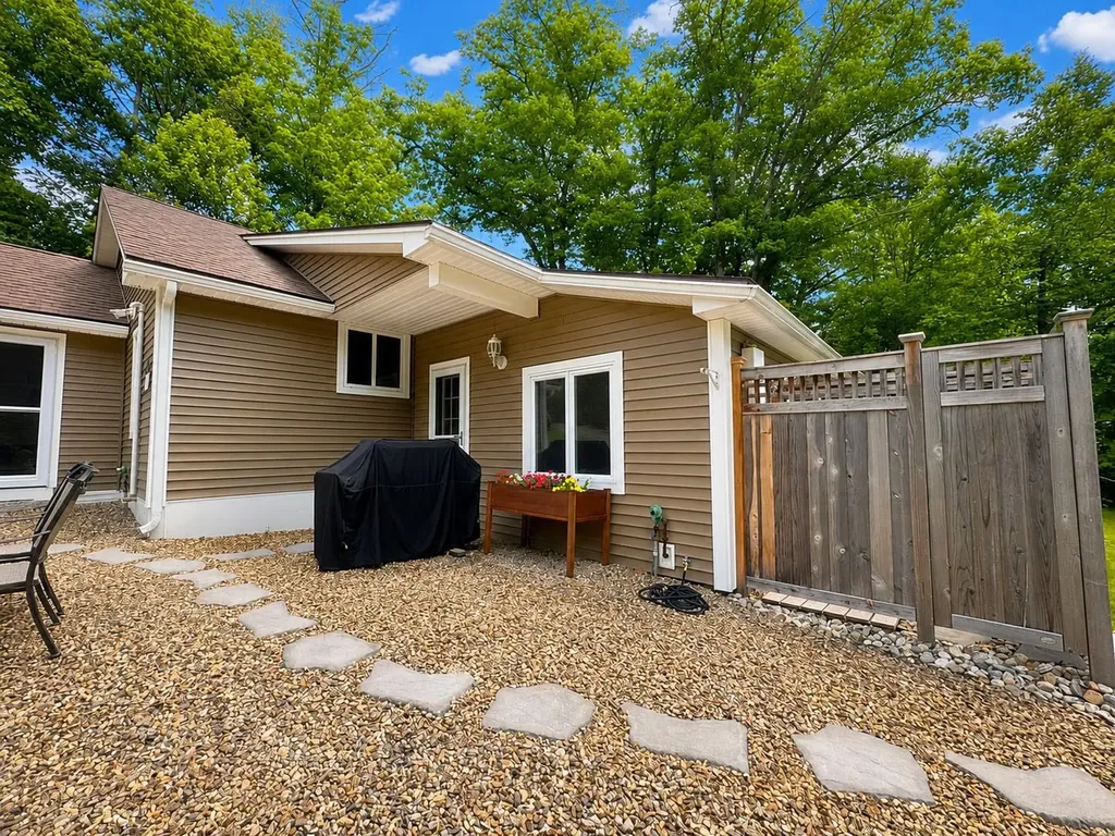 20 Keene Avenue Fitzwilliam NH 03447