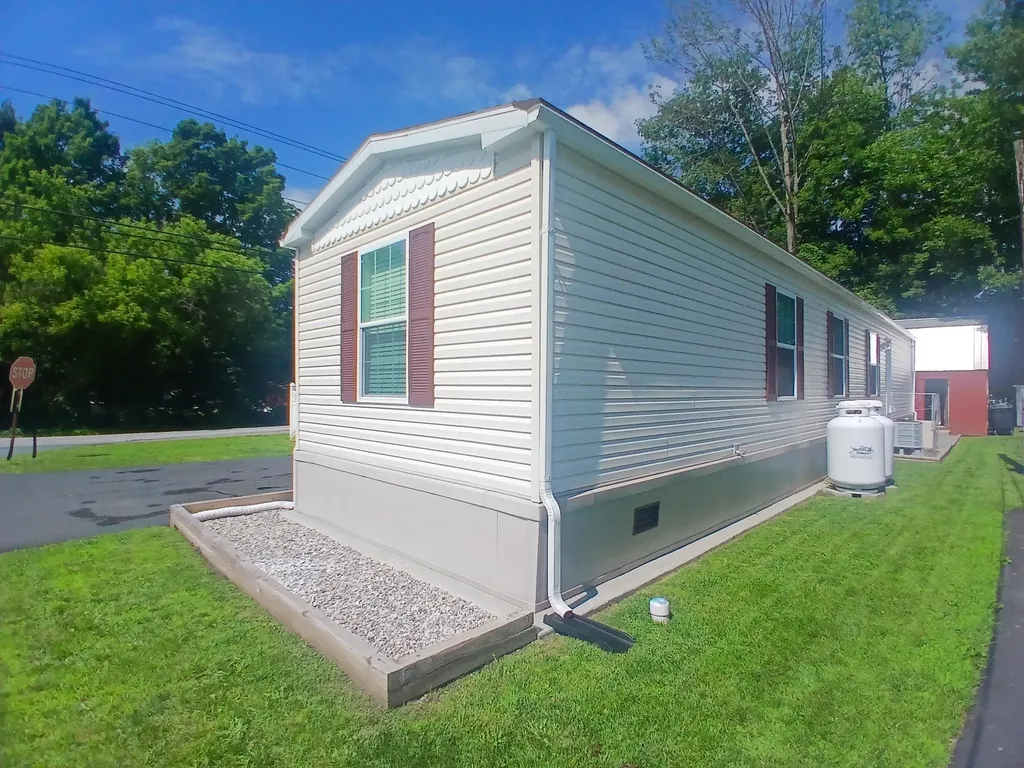3 Daniels Drive Enfield NH 03748