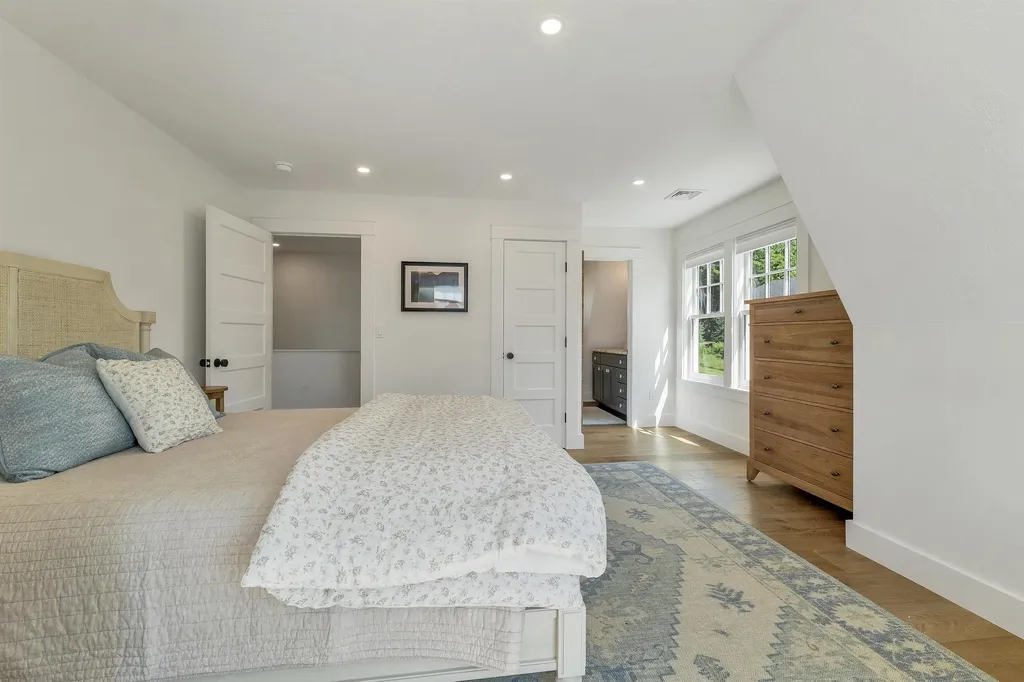 46 King Street Wolfeboro NH 03894