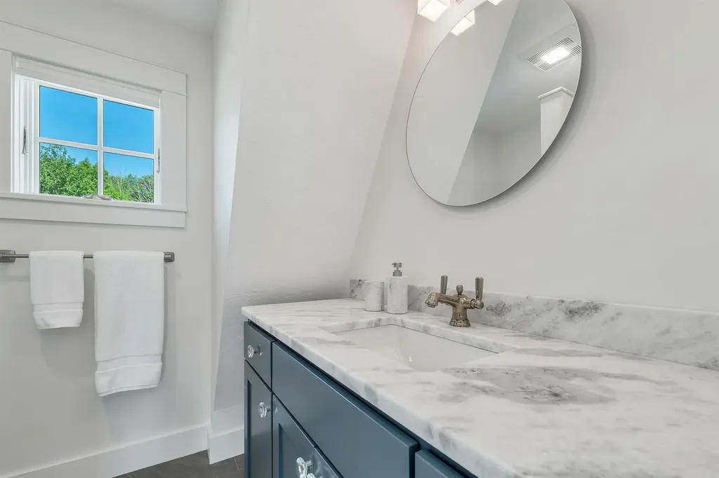 46 King Street Wolfeboro NH 03894