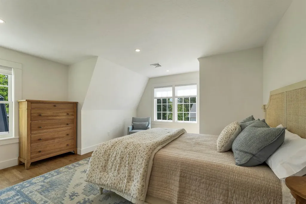 46 King Street Wolfeboro NH 03894