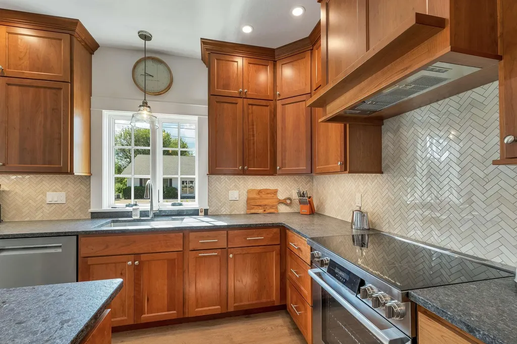 46 King Street Wolfeboro NH 03894