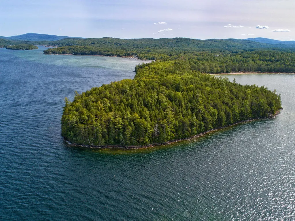 18 W Shore Road Bristol NH 03222