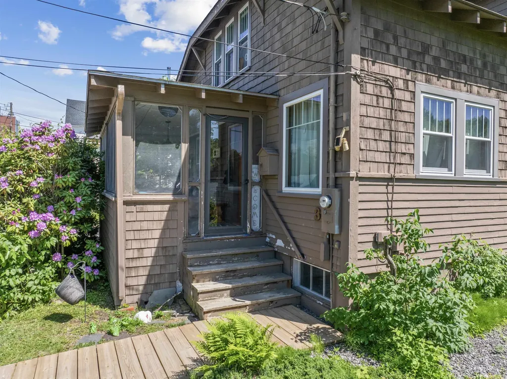 31 Merrill Street Plymouth NH 03264