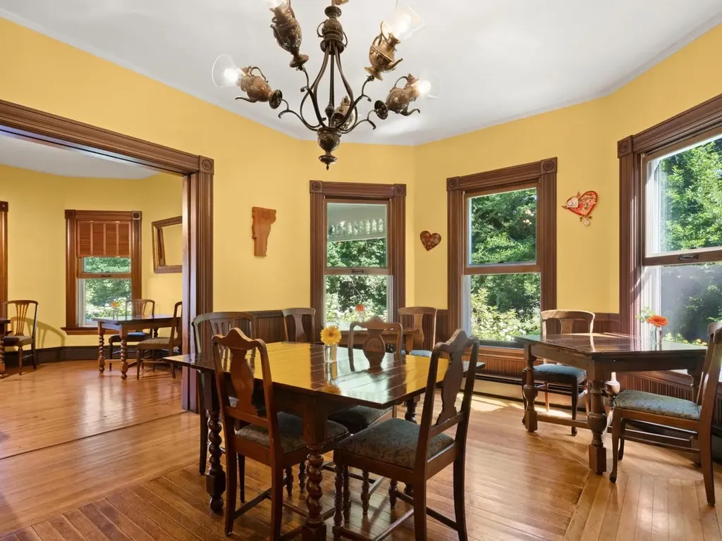 5347 Shelburne Road Shelburne VT 05482