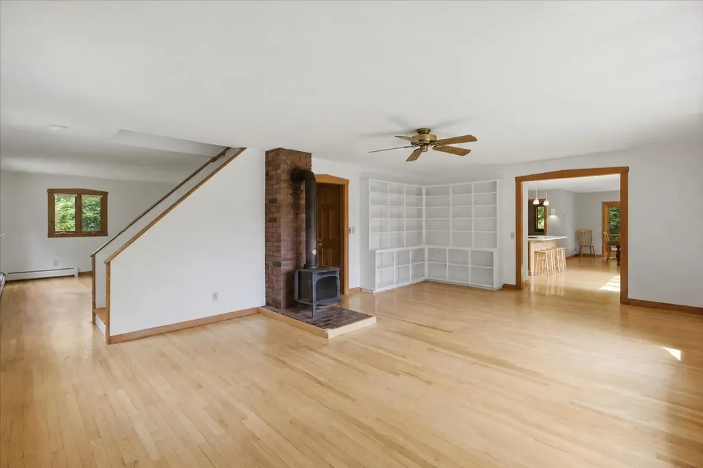 15 Polygraphic Lane Bennington VT 05257