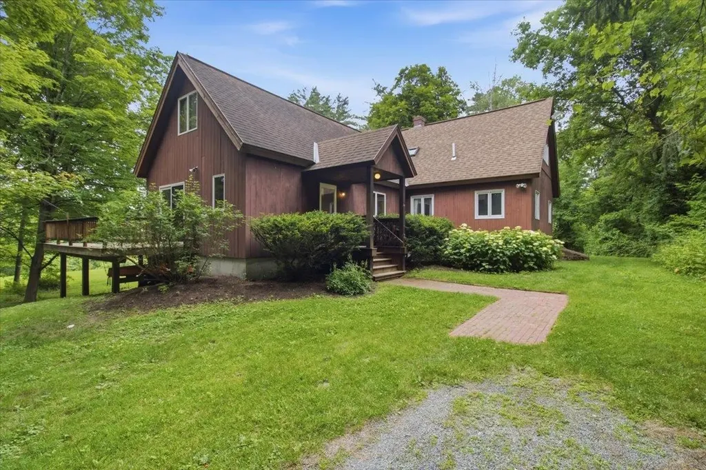 15 Polygraphic Lane Bennington VT 05257