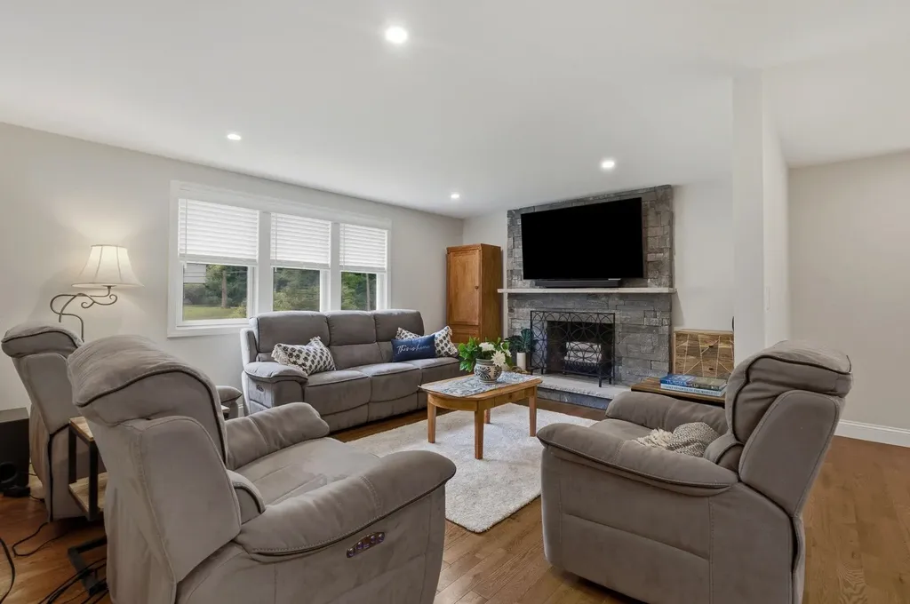 19 Michael Avenue Nashua NH 03063