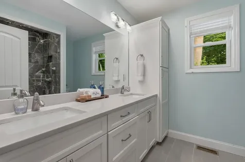 19 Michael Avenue Nashua NH 03063