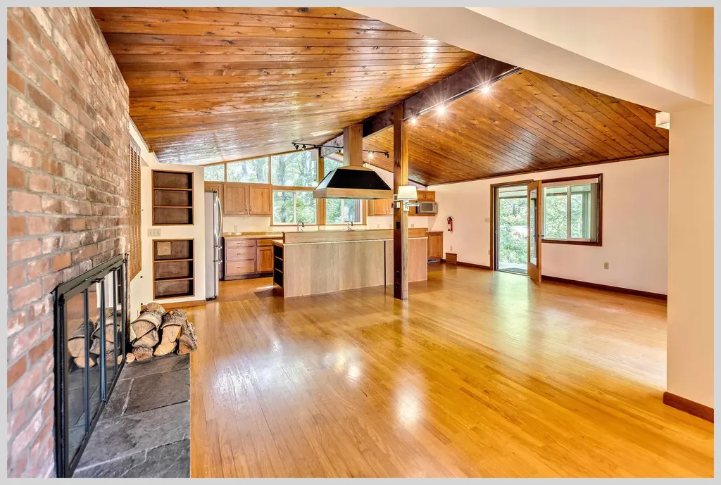 206 River Road Groton NH 03266