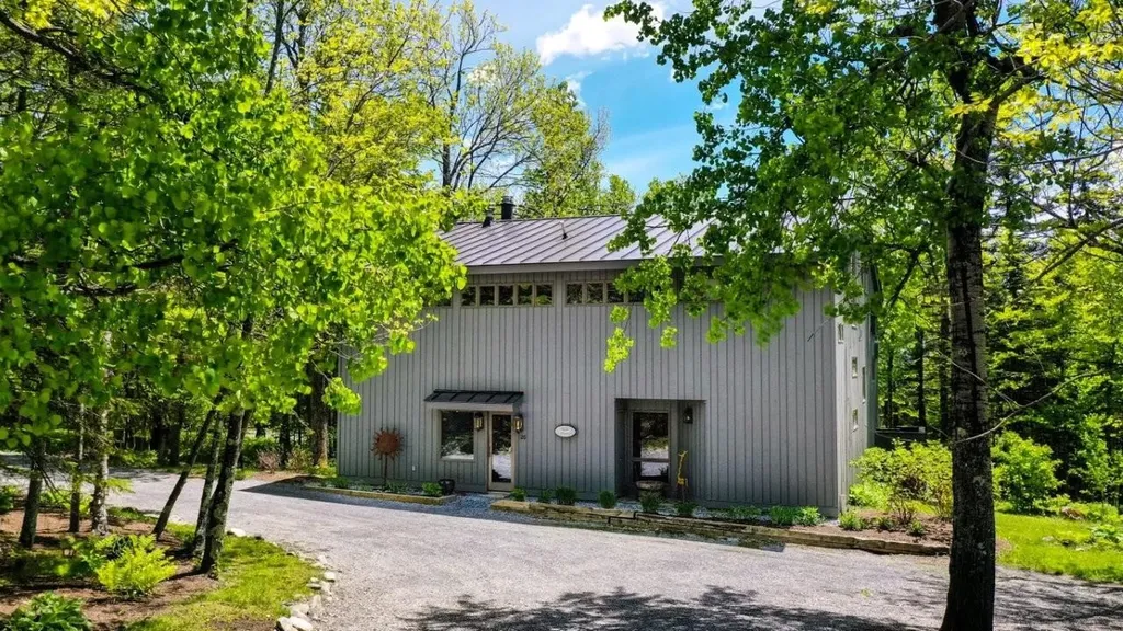 20 Blackberry Lane Peru VT 05152