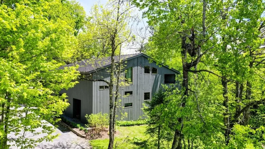 20 Blackberry Lane Peru VT 05152