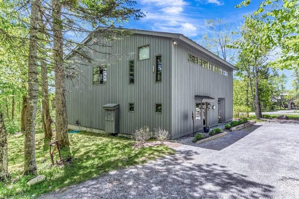 20 Blackberry Lane Peru VT 05152
