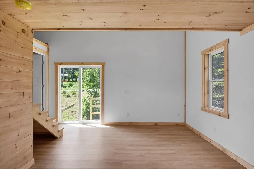 55 Burroughs Way Belvidere VT 05442